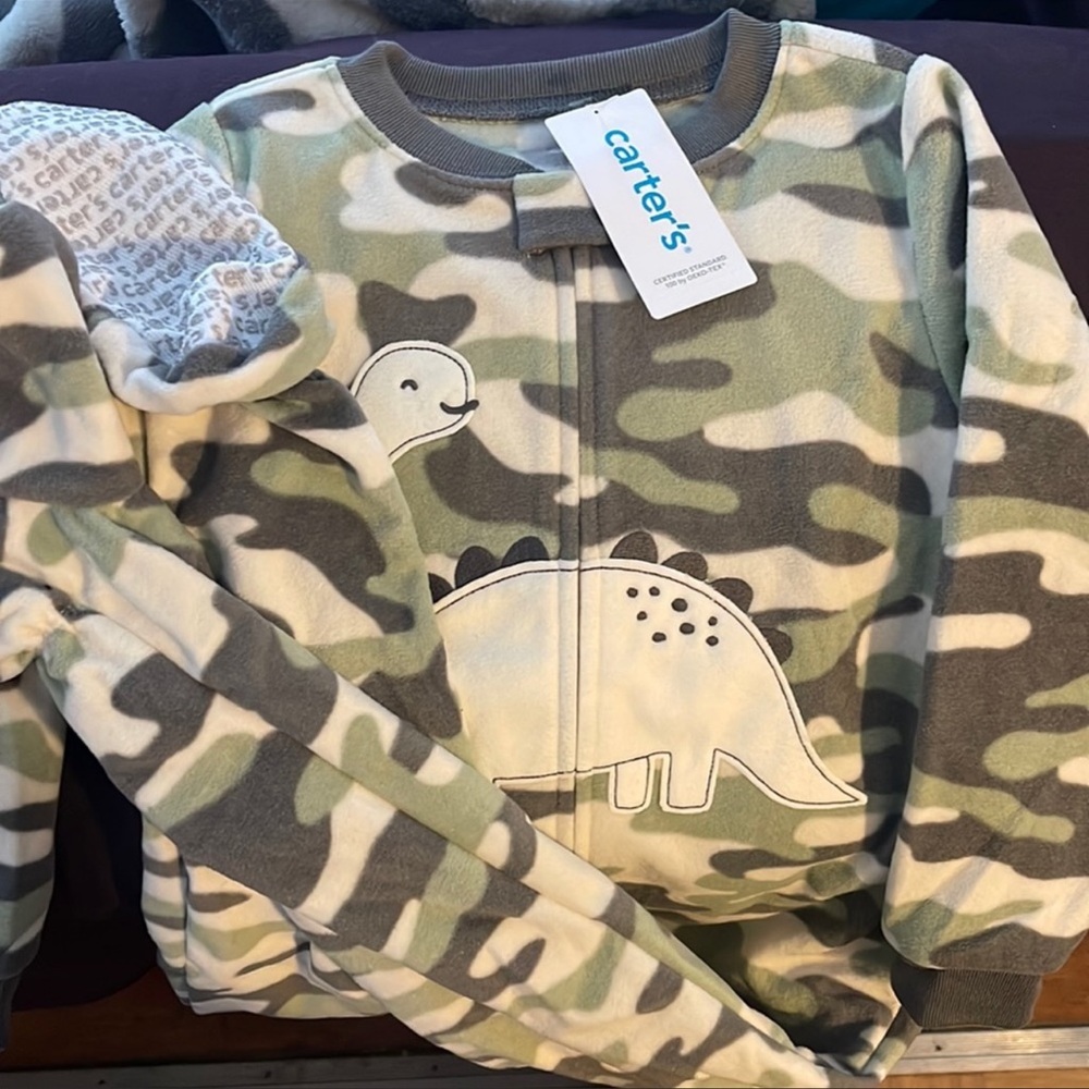 Camo fleece pjs / new from carters